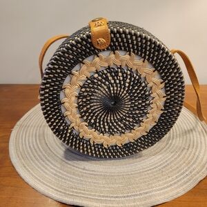 🪻EUC~ Woven Round Crossbody Bag